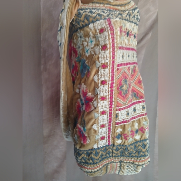 💎 Johnny Was Women's Bag Boho Embroidered Tote Bag in Red, Green & Cream - Picture 9 of 14